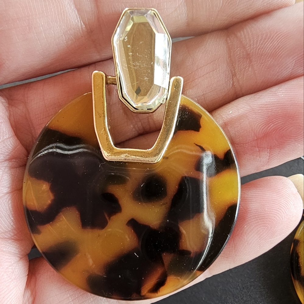 Tortoise Shell Design Earrings - image 2